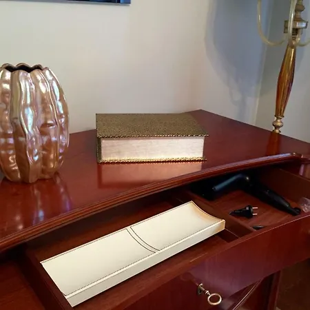 Altbauwohnung Im Herzen Von *